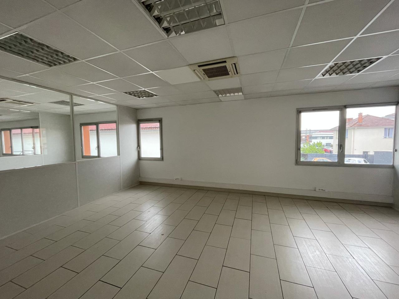 Bureau Décines-Charpieu 380m² Location bureau Décines-Charpieu Rhône OLBUR2108962 7